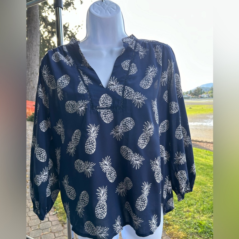 78. LOFT Outlet  Peasant Navy White  Blouse.V-Neck ,Pineapple Print